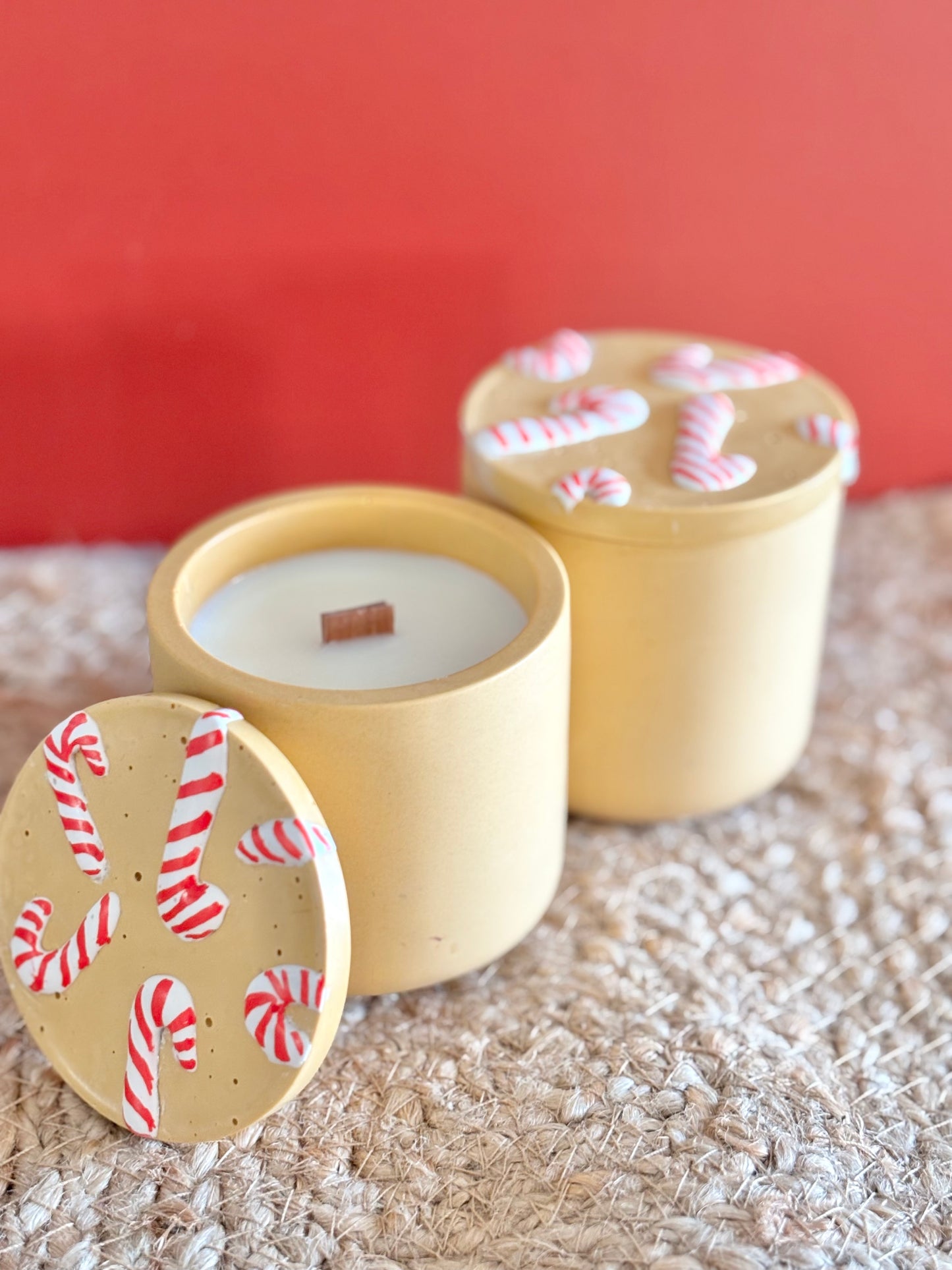 Candela Candy Cane artigianale con coperchio decorato