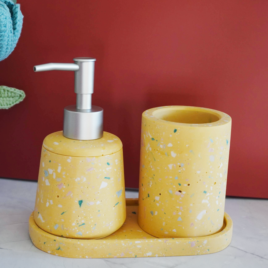 Set Bagno Giallo Sole - Vassoio, Porta spazzolini e Dispenser per sapone liquido - Fatto a Mano