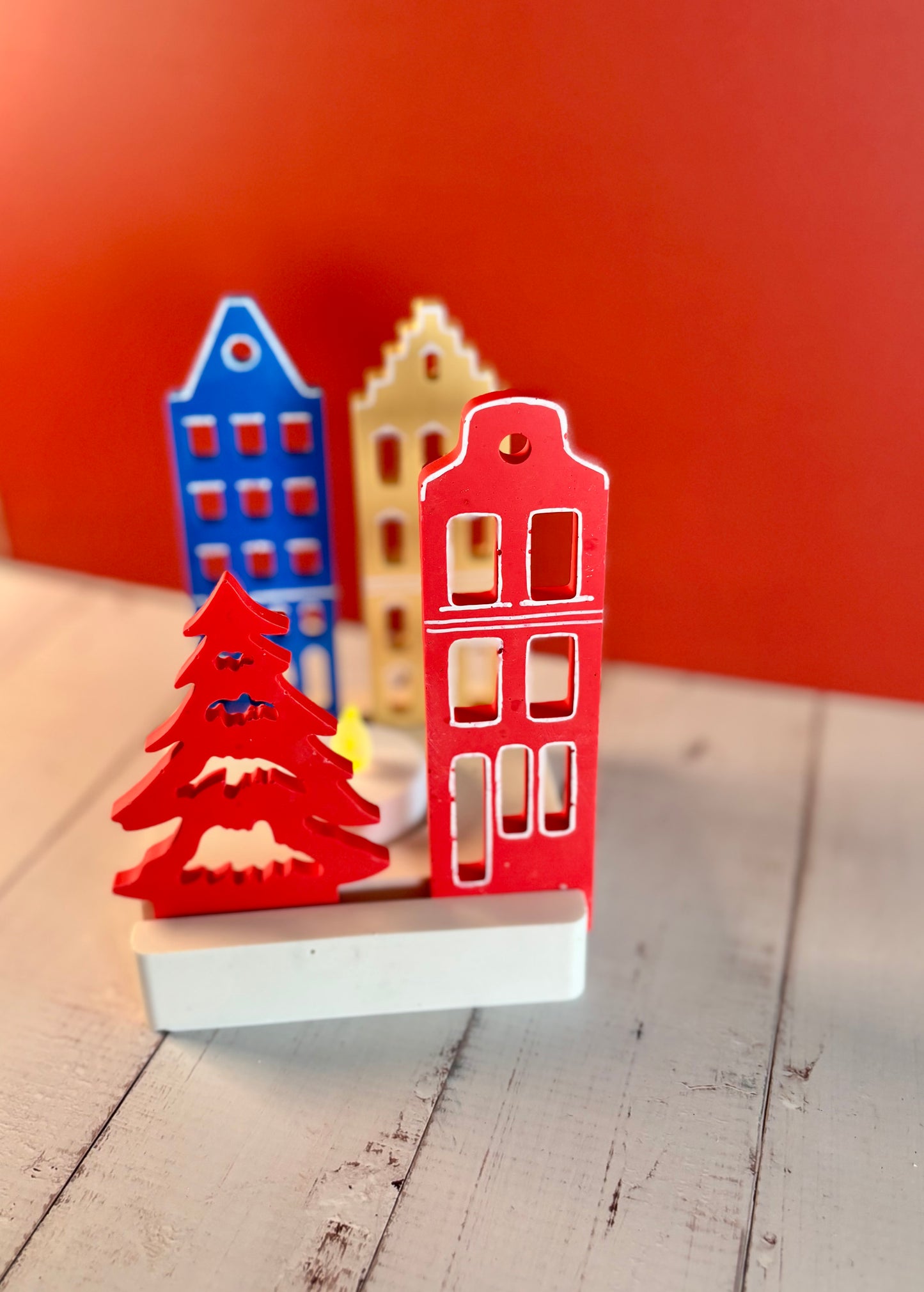 Casette olandesi Multicolore  con albero in eco resina con base porta-lumino quadrata