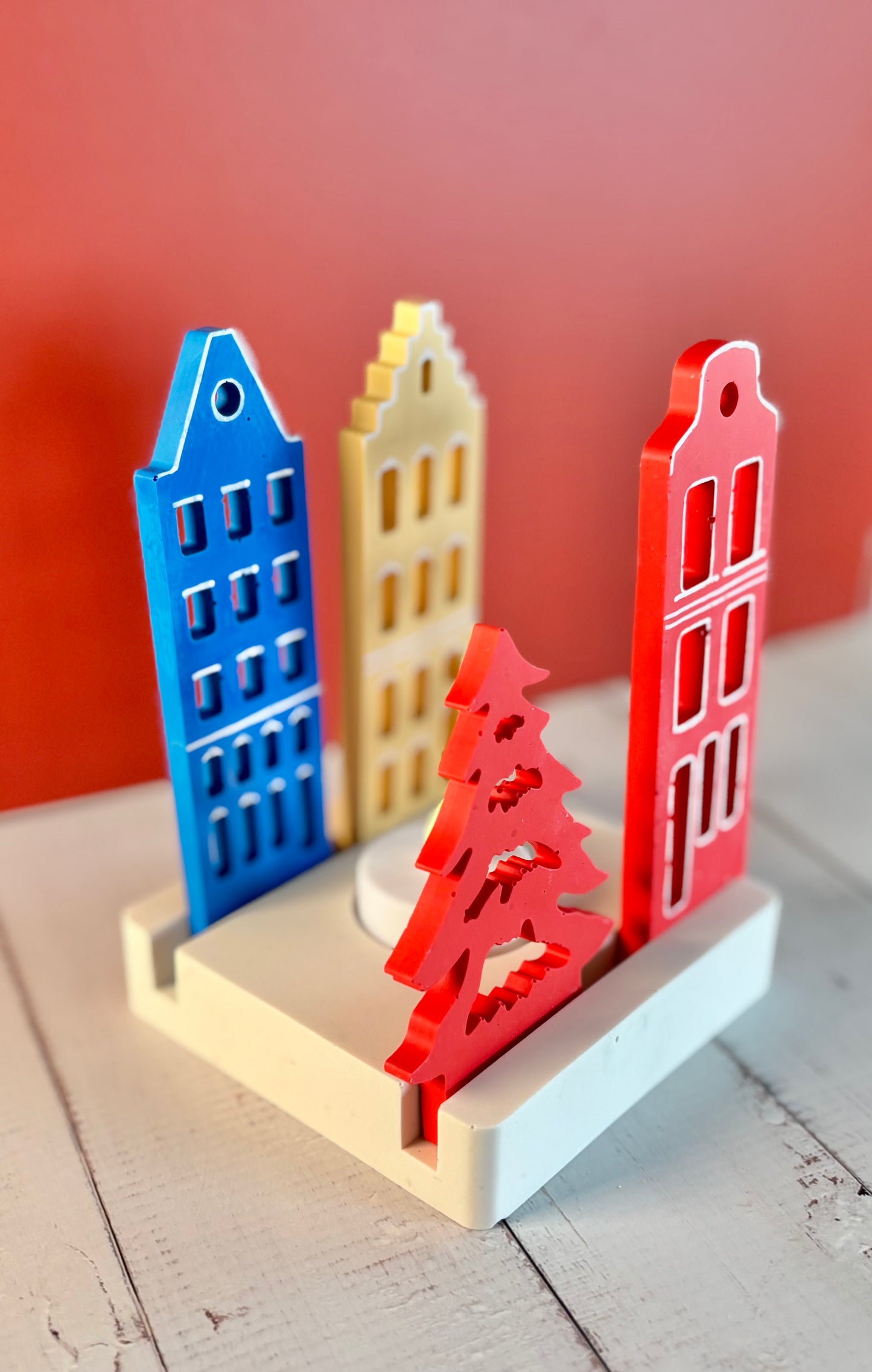 Casette olandesi Multicolore  con albero in eco resina con base porta-lumino quadrata