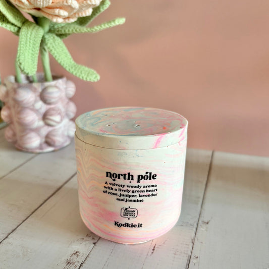 Candela artigianale con coperchio - Rose Neon - North Pole - Kookie.it
