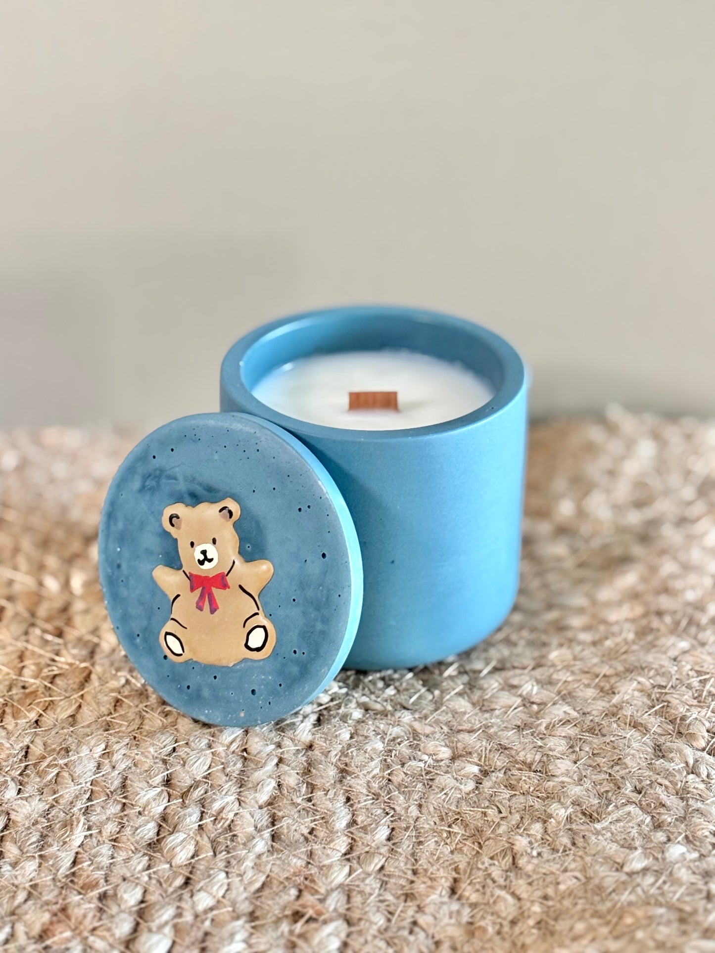 Candela Teddy Blu artigianale con coperchio