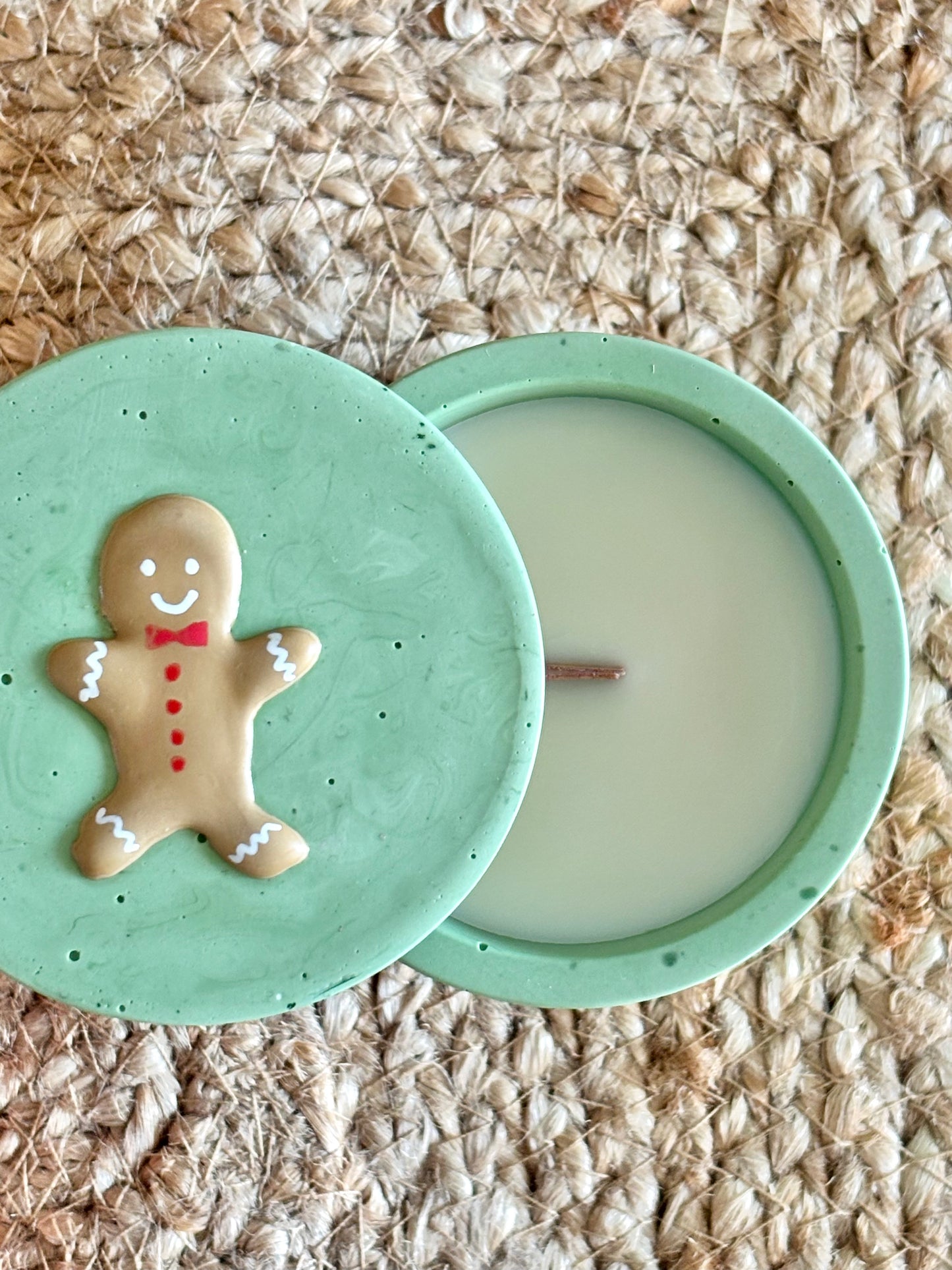 Candela Pan di Zenzero artigianale con coperchio decorato