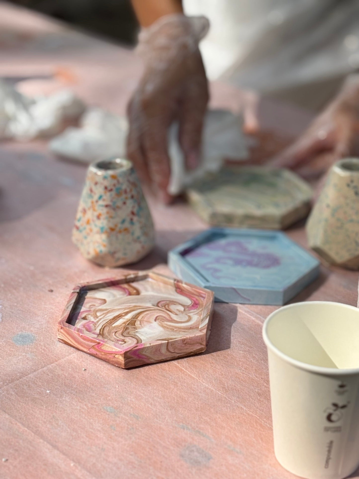 Corso di Eco Resina: crea il tuo set di vasetto e piattino @ Libreria Cuorcontento Bollate