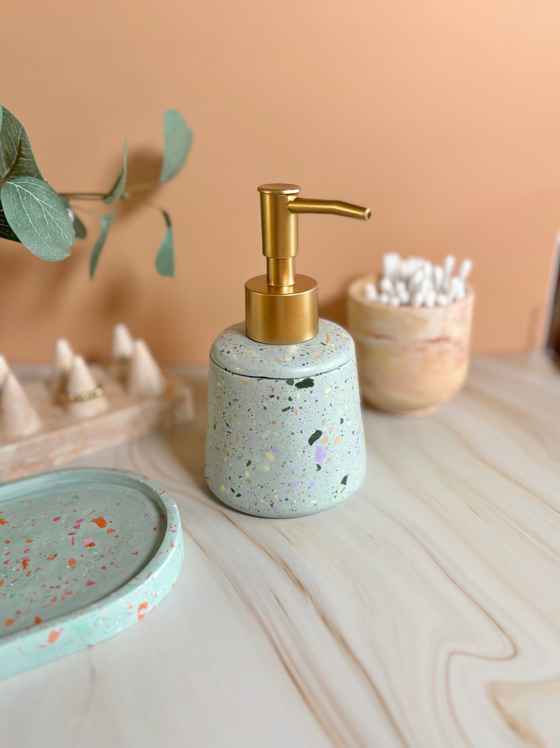 Kookie.it Arredamento Dispenser di Sapone liquido in Eco-Resina - Color Salvia Terrazzo – Fatto a Mano