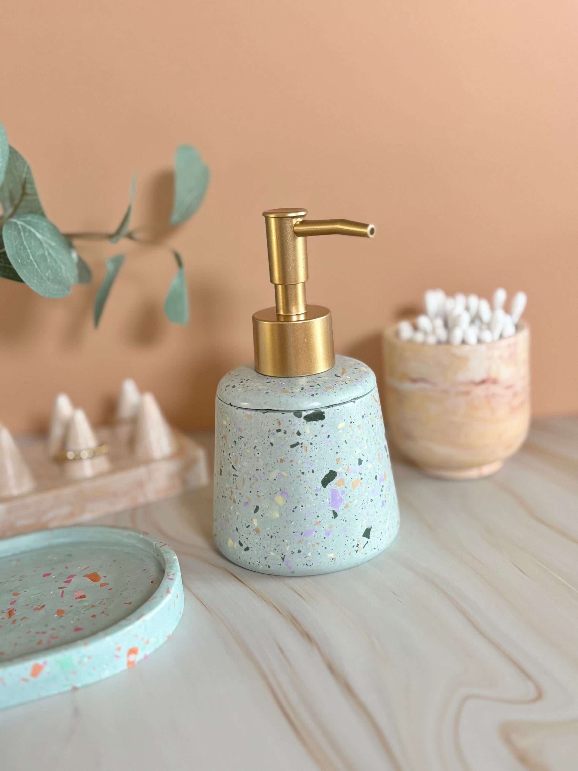 Kookie.it Arredamento Dispenser di Sapone liquido in Eco-Resina - Color Salvia Terrazzo – Fatto a Mano