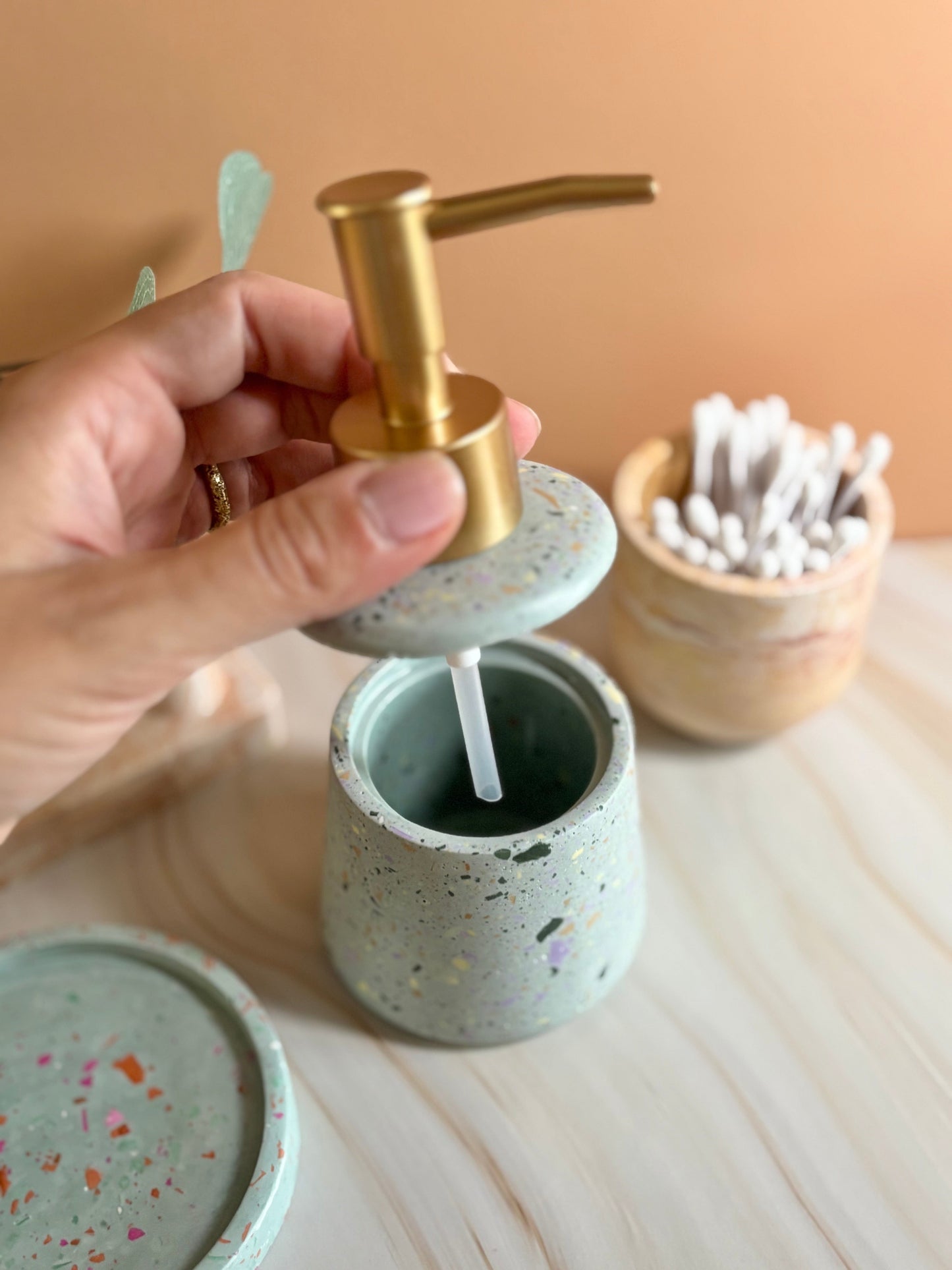 Kookie.it Arredamento Dispenser di Sapone liquido in Eco-Resina - Color Salvia Terrazzo – Fatto a Mano