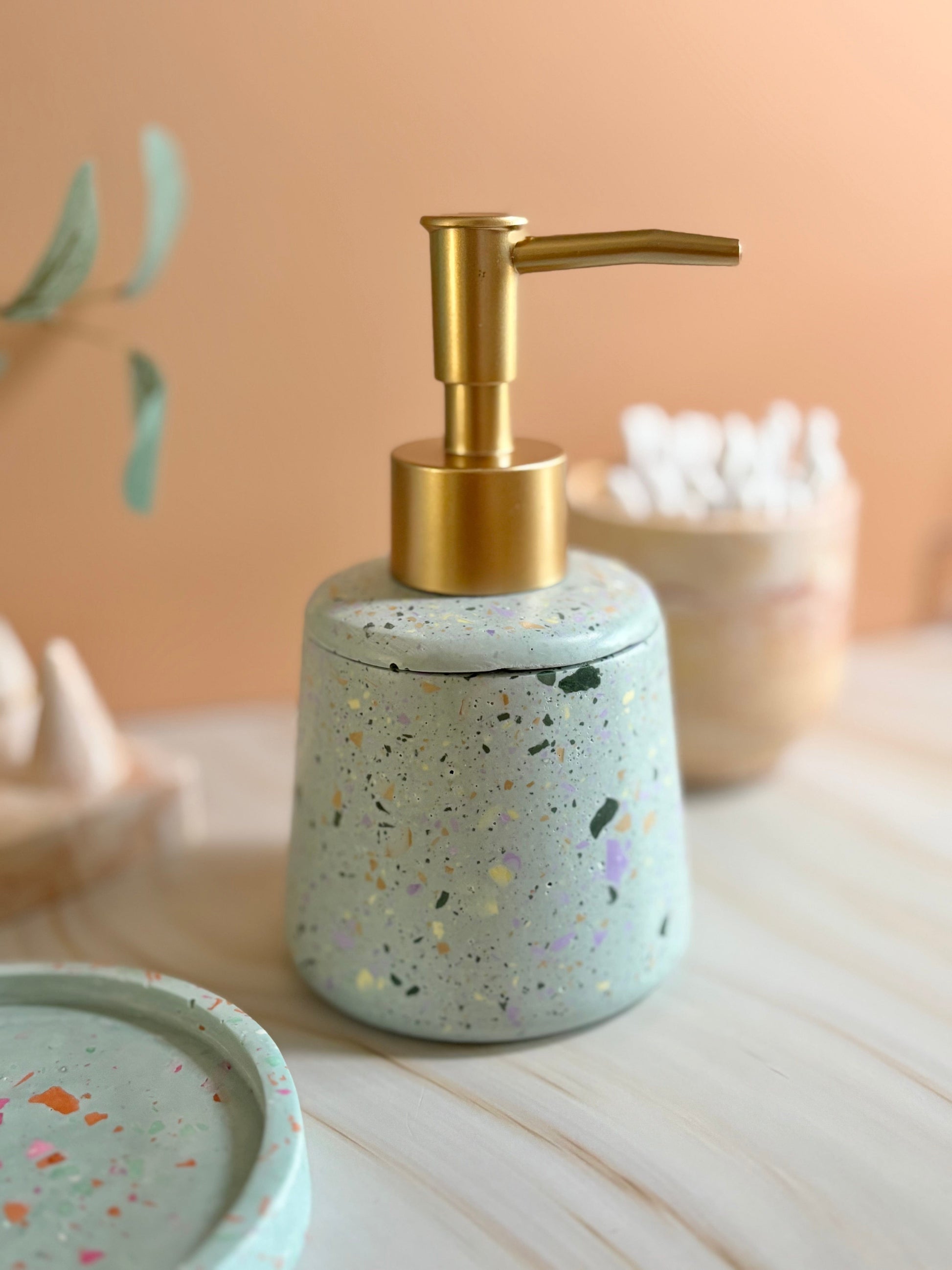 Kookie.it Arredamento Dispenser di Sapone liquido in Eco-Resina - Color Salvia Terrazzo – Fatto a Mano