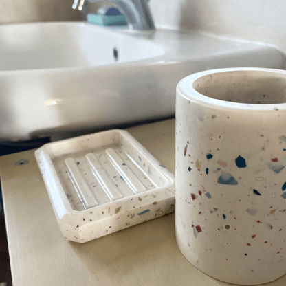 Kookie.it Arredo Crema Set Bagno - Porta sapone e porta spazzolini