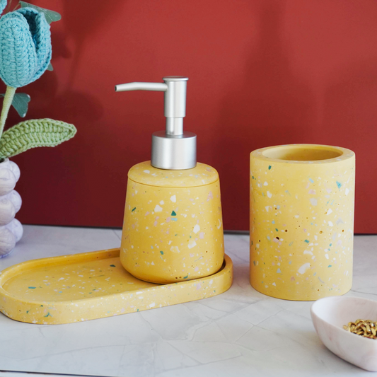 Set Bagno Giallo Sole - Vassoio, Porta spazzolini e Dispenser per sapone liquido - Fatto a Mano