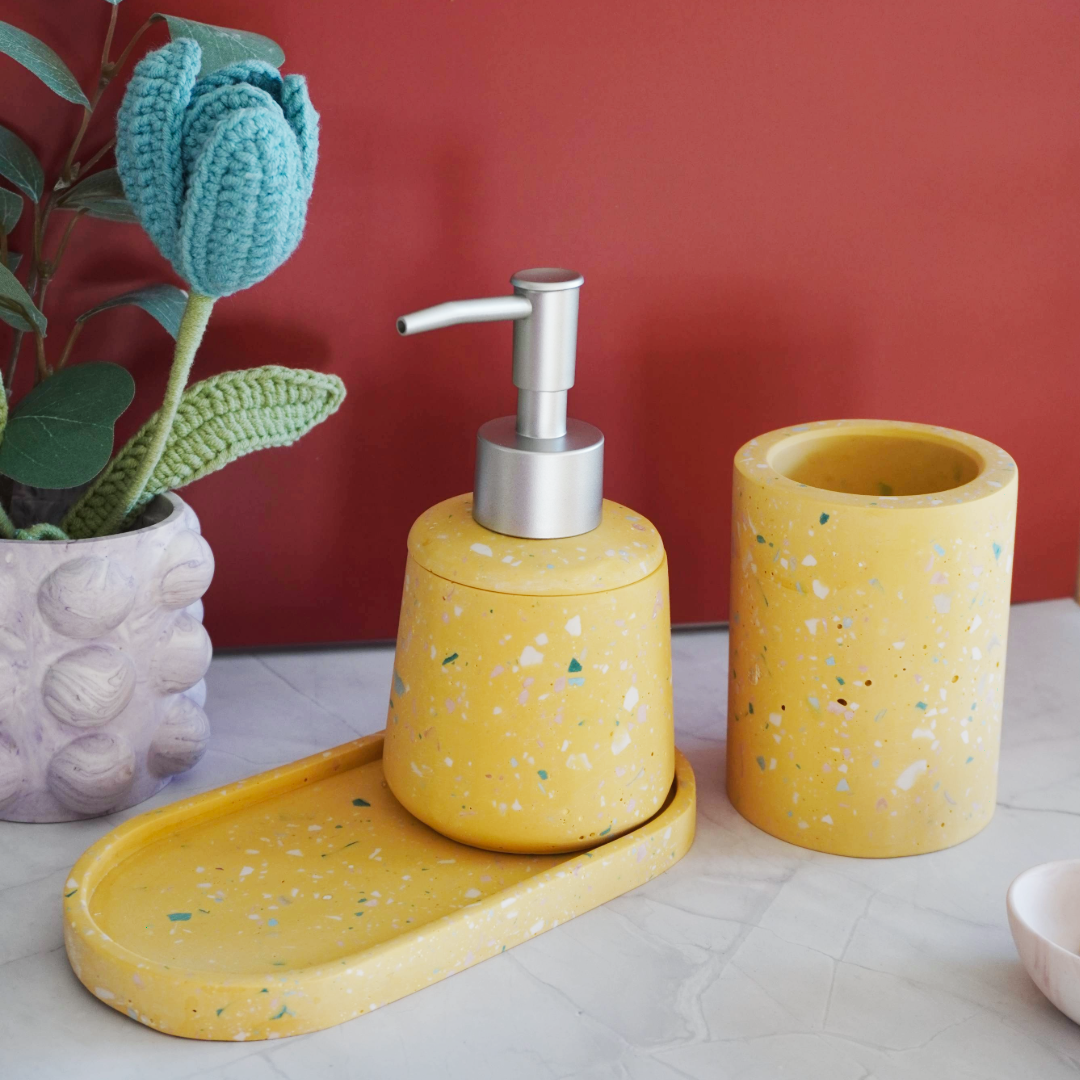 Set Bagno Giallo Sole - Vassoio, Porta spazzolini e Dispenser per sapone liquido - Fatto a Mano